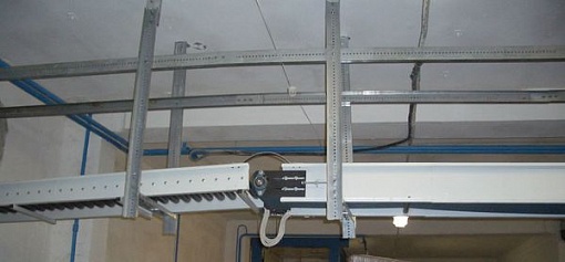 Приводной подвесной рольганг (роликовый конвейер)